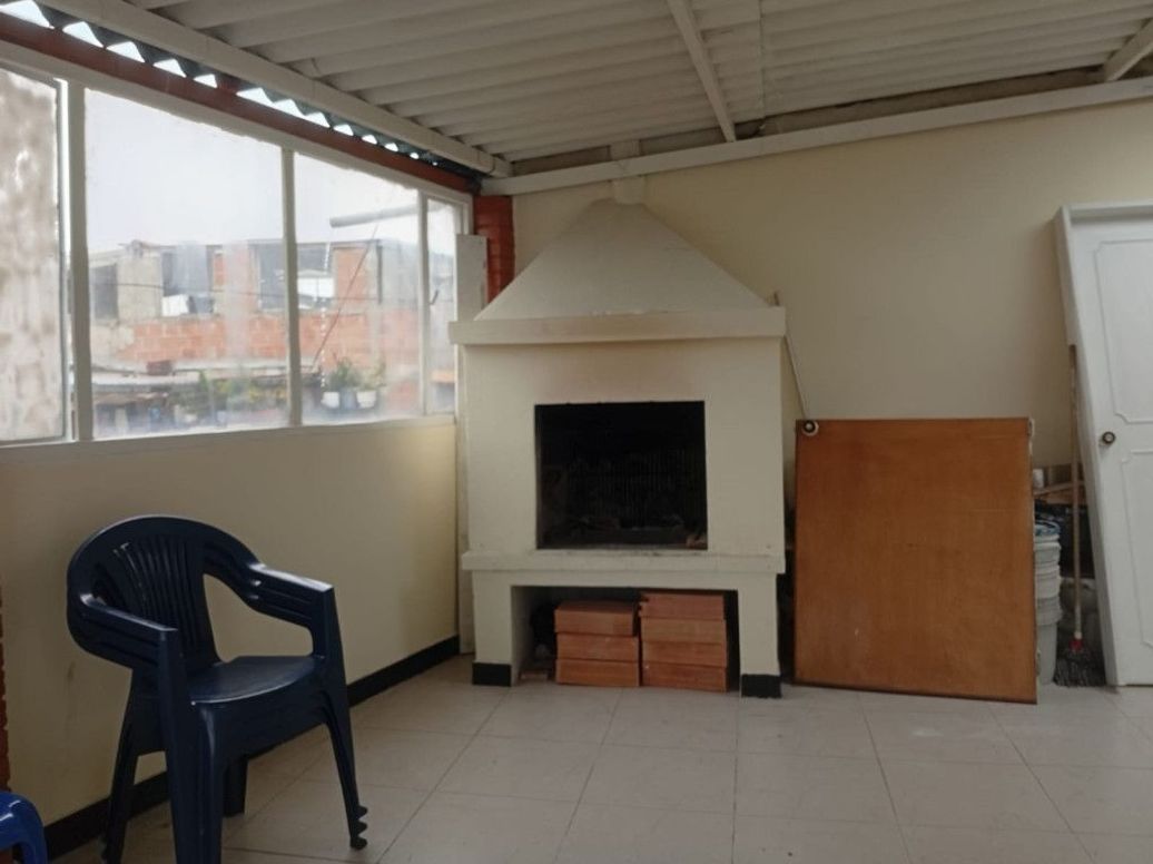 Casa de 6 alcobas en venta en San Cayetano, Bogotá, 306 m² · foto 14 de 20
