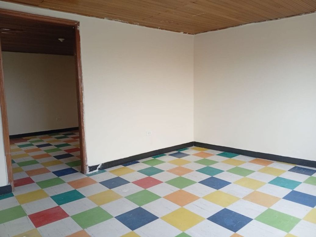 Casa de 6 alcobas en venta en San Cayetano, Bogotá, 306 m² · foto 18 de 20