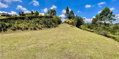 Hermoso lote, muy privado y con vista preciosa, en la vereda Quirama, que pertenece al Carmen de Viboral. Área 5.207 metros.
 

Valor Administración $ 700.000
