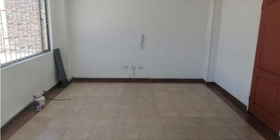Ilarco, area 30 metros, arriendo oficina, segundo piso interior iluminada, un baño privado, acceso por escalera, no cuenta con parqueadero, no cuenta con portería, vías de acceso transmilenio avenida suba y calle 100 apts -  c - d
