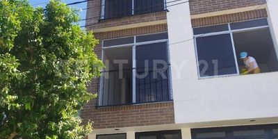 Vendo espectacular edificio de apartamentos ubicado en Yopal Casanare, barrio Llano Vargas,  el primer piso tiene parqueadero, 1 habitación, cocina integral, sala comedor, 1 baño, patio, segundo Piso: 1 apartamento con 2 habitaciones, sala comedor, cocina integral, zona de lavandería, 1 baño,  otro apartaestudio con 1 habitación, zona de lavandería, 1 baño,  Piso 3: 1 apartamento con 2 habitaciones, sala comedor, cocina integral, zona de lavandería, 1 baño,  otro apartaestudio con 1 habitación, zona de lavandería, 1 baño, Piso 4: 1 apartamento con 2 habitaciones, sala comedor, cocina integral, zona de lavandería, 1 baño,  otro apartaestudio con 1 habitación, zona de lavandería, 1 baño, el edificio esta cerca al aeropuerto. a  5 minutos, en zona residencial, cerca al centro, por su localización es fácil rentar los apartamentos  excelente retorno de la Inversión