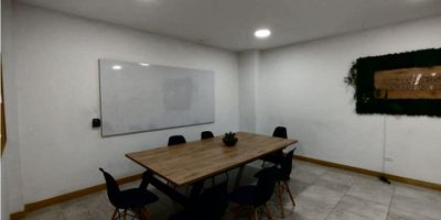 se renta o se vende amplio local ubicado a tan solo 2 cuadras del parque principal y a una cuadra de la terminal de trasportes, cuenta con un area de 108m2 en los cuales podras colocar tu negocio u oficinas con una de las mejores ubicaciones en el sector.

asesor: Juan Hernandez

celular: 3006663289

codigo wasi: 8951118
