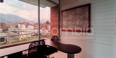 Oficina en Arriendo en Zona Centro - Envigado con 1 ambiente, balcón. Piso en porcelanato. Área privada de 35 Mts².

Estrato Comercial.

Zonas comunes: área para reuniones, comedor, baño, cocina, lobby.

Zona comercial cercana al Parque Principal de Envigado, supermercados, zonas residenciales, colegios y fácil acceso a transporte público.  

 

¡Conoce los requisitos para arrendar un inmueble con nosotros! 

*NOTA ACLARATORIA: Puede haber diferencias en las áreas suministradas en esta publicación, al momento de la negociación se deben verificar por escrituras públicas debidamente registradas.

