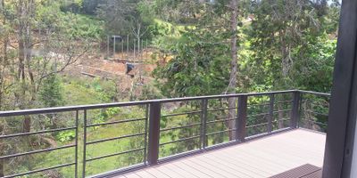 ARRIENDO CASA PARA ESTRENAR EN UNIDAD RESIDENCIAL, sector La María; 3 alcobas con baño, salón comedor, cocina abierta,estudio. 

Hermosa vista. Lote 2.500 metros.  Muy iluminada

