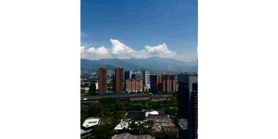 Espectacular apartamento duplex, cuenta con 3 alcobas, cada una con su baño y closet, la principal con vestier, alcoba de servicio con baño, su primer nivel cuenta con sala con vista a la ciudad, sala auxiliar, comedor, terraza o balcón, cocina integral, zona de ropas, baño auxiliar, en su segundo nivel encontramos las alcobas, la principal con terraza y las auxiliares, cuenta con 2 parqueaderos paralelos y cuarto útil, la torre cuenta con dos ascensores, gran piscina central, amplias terrazas para caminar, montar en bicicleta, realizar ejercicio, gimnasios, turco, sauna, jacussi, cancha de microfútbol y baloncesto, juegos infantiles, salones para eventos, parqueaderos para visitantes, vigilancia privada las 24 horas.
