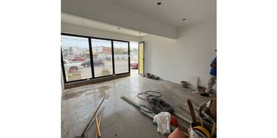 LOCAL EN ARRIENDO, BOSQUE

Se arrienda local comercial, ubicacion privilegiada en esquina para mejor visibilidad. via transitada, transporte publico, cerca de zona urbana.

CODIGO WASI 8953961
