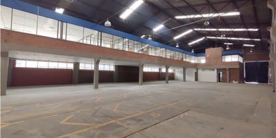 VENTA DE BODEGA ESQUINERA en la zona de Montevideo con las siguientes características
* Fachada en ladrillo a la vista con cubierta de teja común.
* Area construida 1.264 m2
* Aréa de bodegaje: 900 m2
* Mezzanine de 364 m2 pára área administrativa
* Altura 8.50 ml
* Capacidad eléctrica 45 Kva
* Permite ingresar tractocamiones.
* 3 baterías de baños para hombres y mujeres más baño gerencial.
* Vestieres para hombres y mujeres.
* Zona de cafetería
 
