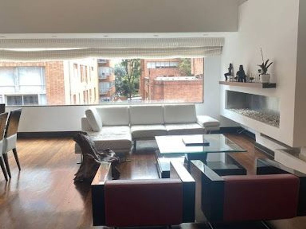 Apartamento de 3 alcobas en venta en Chico, Bogotá, 250 m² · foto 2 de 20