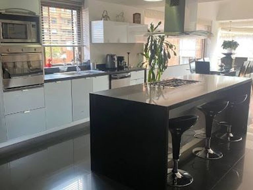 Apartamento de 3 alcobas en venta en Chico, Bogotá, 250 m² · foto 11 de 20