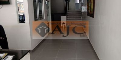 VENTA OFICINA CENTRO BUCARAMANGA:

OFICINA LIBRE GRAVAMEN, QUE HACE PARTE  DE UN EDIFICIO REMODELADO CON RECEPCIÓN ASCENSORES , TIENE UNA BUENA UBICACIÓN A LAS VÍAS PRINCIPALES DE LA CIUDAD.

CONSTA DE: SALÓN CON BAÑO, LÁMPARAS, VENTANALES, Y MUEBLES INFERIORES.

EDIFICIO CUENTA CON LOBBY DE ENTRADA,  ASCENSORES, CELADURÍA 24H, RECEPCIÓN, CÁMARAS DE SEGURIDAD.
