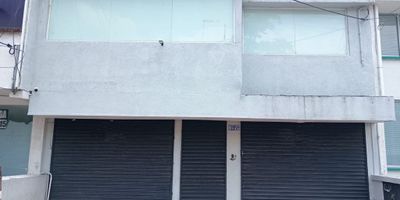 2 LOCALES EN ARRIENDO con 468 metros cuadrados de bodega. Cuenta con 2 parqueaderos para mayor comodidad. Ideal para emprendedores que buscan un espacio versátil y funcional. ¡No pierdas esta oportunidad única! Contáctanos para más información. ANDRES CARDOZA - Teléfono: 3104768772. ¡Agenda tu visita ahora!