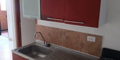 ¡Vive el Lujo y la Comodidad en el Corazón de Itagüí!
¿Buscas un espacio donde puedas disfrutar de una vida plena y llena de comodidades? Descubre este impresionante apartamento en el exclusivo barrio de Asturias, Itagüí. Con 65 m² de puro confort, este hogar te brindará todo lo que necesitas para vivir de manera excepcional.
Imagina relajarte en las amplias 3 alcobas, cada una con su propio clóset para mantener tu espacio ordenado y acogedor. Disfruta de los 2 baños modernos y funcionales, donde podrás rejuvenecer y prepararte para enfrentar cada día con energía.
La cocina integral te cautivará con su diseño vanguardista y sus comodidades, permitiéndote cocinar con facilidad y deleitar a tus invitados. El espacioso salón-comedor es el escenario perfecto para reuniones familiares y encuentros sociales, mientras que el balcón te brindará la oportunidad de disfrutar del aire fresco y de las vistas panorámicas.
¡Descubre la comodidad y el estilo en cada rincón de este apartamento! Con pis