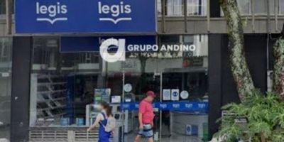 se arrienda local comercial en el centro de Bucaramanga 
zona de alta influencia comercial, vehicular, residencial .
con un  area de 180 m2 en dos pisos cuenta con 3 baños ,  2 aires acondicionado, y  un parqueadero
pregunta por él, bajo el código Inmobiliario 1420-193 ¡Contáctanos! Agenda tu cita y con gusto te asesoramos.Contactos 3026225944Somos GRUPO ANDINO INMOBILIARIO, con nosotros tendrás tus trámites más fácil