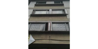 ¡Edificio en Venta en Liborio, Manizales! ?✨

Excelente oportunidad de inversión, ubicado cerca de la Universidad de Manizales. Este edificio cuenta con 5 niveles y se destaca por su versatilidad y potencial.

? Primer Nivel: Local comercial de 200 m², ideal para impulsar tu negocio o emprendimiento.

? Segundo y Tercer Niveles: Área de 200 m² que integra 4 apartaestudios (2 interiores y 2 exteriores). Cada uno cuenta con sala-comedor, cocineta, 1 habitación con clóset y 1 baño, perfectos para renta o inversión.

? Cuarto Nivel: Área de 77 m² con sala-comedor, 3 alcobas con clóset, patio y zona de ropas, ofreciendo comodidad y funcionalidad.

La propiedad presenta pisos en madera y cerámica y cuenta con sistema de citófono para mayor seguridad. Además, se acepta permuta.

¡No dejes pasar esta oportunidad en Liborio! Contáctanos para más información o para agendar una visita.
