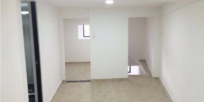 ¡Increíble oportunidad de inversión en La Sultana, Manizales! ??

Venta de hermosa casa trifamiliar de 235 m² en un tranquilo sector. Consta de 4 apartamentos reformados, cada uno con 2 habitaciones, 1 baño, cocina integral y lavadero. Disfruta de 2 balcones, doble ventana, suelo de cerámica y gas domiciliario. La casa ofrece una vista panorámica, acceso pavimentado y cercanía a colegios, universidades, parques y zonas deportivas. Ideal para vivir y generar ingresos. ¡No pierdas esta oportunidad! ??
