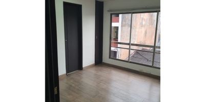 ¡Oficina en Venta en el Centro de Manizales! ?✨

Ubicada en una zona estratégica, esta oficina ofrece el espacio ideal para tu negocio. Amplia e iluminada, brinda un ambiente cómodo y funcional.

Características: Cuenta con 32 m², un baño privado y piso en cerámica. Además, incluye garaje cubierto para mayor comodidad. Nota: El edificio no cuenta con ascensor.

Ubicación Privilegiada: En el corazón de Manizales, con acceso fácil a bancos, comercio y transporte público, asegurando conectividad y visibilidad para tu empresa.

¡Haz de este espacio el nuevo centro de operaciones de tu negocio! Contáctanos para más información. ??
