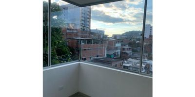 ¡Apartamento Nuevo en Venta en Villamaría, Caldas! ?✨

Vive en un apartamento amplio, iluminado y con una vista espectacular. Su diseño moderno y funcional lo convierte en el hogar ideal para ti y tu familia.

Distribución y Comodidades: Cuenta con 3 alcobas, 2 clósets, 1 vestier, 2 baños, sala-comedor, cocina integral y zona de ropas. Además, dispone de calentador y gas domiciliario para tu comodidad.

Seguridad y Áreas Comunes: Disfruta de parqueadero cubierto, ascensor, salón social, planta eléctrica, reserva de agua y portería 24 horas, garantizando tranquilidad y confort.

Ubicación Estratégica: Situado en Urapanes, Villamaría, en un sector de alta valorización y fácil acceso, rodeado de un entorno natural que te encantará.

¡No dejes pasar esta oportunidad! Contáctanos para más información y agenda tu visita. ??
