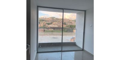 ¡Apartamento en Venta en Urapanes, Villamaría! ?✨

Descubre este hermoso apartamento completamente nuevo, con amplios espacios y excelente iluminación, ideal para quienes buscan comodidad y una vista privilegiada.

Distribución y Comodidades: Con un área aproximada de 59.6 m², este hogar cuenta con 2 alcobas, 1 clóset, 2 baños, sala-comedor y una moderna cocina integral. También incluye zona de ropas, calentador y gas domiciliario.

Zona Residencial y Beneficios: Ubicado en un conjunto con parqueadero cubierto, ascensor, salón social, planta eléctrica y reserva de agua. La portería 24 horas garantiza tranquilidad y seguridad.

¡Haz realidad tu sueño de tener vivienda propia! Contáctanos y agenda tu visita. ??
