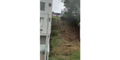 Venta Lote en Campohermoso, Manizales | Lotes en Venta

Descubre este lote ubicado en Campohermoso, Manizales, en un excelente sector ideal para construir la casa de tus sueños.

Con un frente de 10 metros y 15 metros de fondo, ofrece el espacio perfecto para desarrollar tu proyecto habitacional.

Una oportunidad única para invertir en una zona privilegiada. Contáctanos para más información y para programar una visita.
