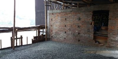 Este lote en venta en el Centro de Villamaría, Caldas, ofrece 128 m² con una excelente ubicación en la Cra 3 # 9-27. Ideal para proyectos residenciales o comerciales, este terreno cuenta con vigilancia y el piso en cemento, lo que facilita su desarrollo. Su posición en el barrio Centro asegura cercanía a servicios esenciales y comercios. Una oportunidad para invertir en Villamaría. Para más información o agendar una visita, contáctenos por WhatsApp o consulte nuestros teléfonos.