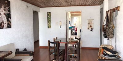 Apartamentos en Milán, Manizales

Descubre la elegancia y comodidad en este encantador apartamento en venta en Milan, Manizales. Con 3 habitaciones, 2 baños y una ubicación privilegiada, este inmueble de 80 m² ofrece un estilo de vida único. Ubicado en el nivel 6, con acabados de calidad y una vista panorámica que te enamorará. ? 

En su interior, disfruta de detalles como armarios empotrados, suelo de madera flotante y cerámica, y una cocina semi integral que combina funcionalidad y modernidad. La luminosidad y la amplitud de la sala comedor crean un espacio acogedor, mientras que la zona de lavandería agrega comodidad a tu rutina diaria.

No te pierdas la oportunidad de llamar a este lugar tu hogar.

¡Agenda tu visita ahora y descubre por qué este apartamento en Milan es la elección perfecta para tu estilo de vida elegante y confortable!
