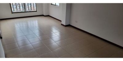 Venta apartamento en la argentina, manizales en conjunto cerrado, cuenta con 3 habitaciones, 3 closety, 2 baños, cocina semi integral, gas, zona de ropas, piso en ceramica, porteria, garaje cubierto, Area construida 72mts2
