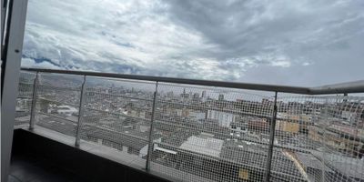 Espectacular apartamento para la venta cerca a universidades, centros medicos, zonas residenciales, con muy buenas rutas de acceso y bulevares turisticos. 

Cuenta con una espectacular vista a la ciudad, en conjunto cerrado vigilancia 24 horas, ascensor, gas natural, consta de  tres habitaciones, closet, sala comedor, dos baños, calentador a gas, cocina semi integral,pisos en ceramica, parqueadero.
