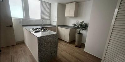 Se vende espectacular apartamento para estrenar en Chipre. Consta de 2 habitaciones, 2 baños, salacomedor, cocina integral, pisos en porcelanato, zona de ropas, muy iluminada y con excelentes acabados. Con excelente ubicacion en zona muy segura y tiene facil acceso a transporte publico.
