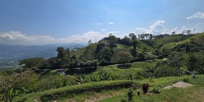 ? ¡Lotes en Venta en Palestina, Caldas! ?

Invierte en un espacio rodeado de naturaleza y tranquilidad, con una ubicación privilegiada cerca del Lago Chinchiná. Disponibles 8 lotes con áreas desde 1.200 m² hasta 2.500 m², ideales para construir la casa campestre de tus sueños.

? Ubicación Estratégica: Situados sobre la vía Palestina - Chinchiná, en una zona de alta valorización y con un entorno natural único.

? Precio Atractivo: Desde $300.000.000, con un valor de $250.000 por metro cuadrado, una excelente oportunidad para inversión o desarrollo residencial.

Disfruta del aire puro, la tranquilidad del campo y la cercanía a la ciudad. ¡Contáctanos para más información y agenda tu visita! ?


 
