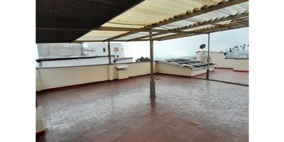 Venta casa en lleras, manizales de 3 niveles cuenta  con 5 habitaciones, 5 espacios con divisiones, 3 closet, 4 baños, sala, comedor, patio/terraza, cocina sencilla, gas, sala, comedor, piso en general en madera/ceramica, bahia de parqueo. Area construida 90mts2

1 NIvel: Local comercial.

2 Nivel: 5 espacios, 2 baños, patio, piso en general en ceramica/madera

3 Nivel: 5 habitaciones, 2 baños, piso en general en ceramica/madera, patio/terraza
