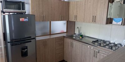 Venta casa enea, manizales con renta de 2 niveles cuenta con 5 habitaciones, 2 baños, 2 sala, 2 comedor, cocina integral, gas, calentador, balcon, terraza, 2 zona de ropas, piso en general en ceramica y  bahia de parqueo. Area construida 144mts2
