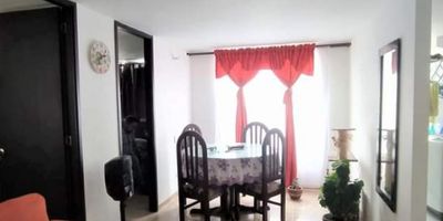? ¡Apartamento en Venta en Villapilar, Manizales!

? Cómodo y funcional, este apartamento es ideal para quienes buscan un hogar acogedor en un sector tranquilo y bien ubicado.

? Distribución Inteligente: Con 42.5 m² de área privada, cuenta con 3 habitaciones, 1 baños, sala-comedor y una cocina práctica con despensa.

? Comodidad y Funcionalidad: La habitación principal incluye baño privado, además de un baño auxiliar para mayor comodidad.

? Zonas Comunes y Ubicación: Disfruta de un ambiente residencial con canchas de baloncesto y fútbol, parqueadero para visitantes, vigilancia y acceso pavimentado.

? Movilidad y Servicios: Ubicado en un sector con acceso a transporte público, cerca de zonas urbanas y con servicios de gas domiciliario y electricidad.

? ¡Agenda tu visita y descubre tu próximo hogar en Villapilar!


 
