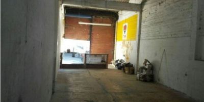 ? ¡Se venden 2 BODEGAS en el Bosque | Se vende en Manizales!

Aprovecha esta oportunidad única para adquirir dos bodegas en una de las zonas más estratégicas de Manizales. Estas bodegas son ideales para cualquier tipo de negocio gracias a su excelente ubicación y características.

? Espacios Amplios: Cada bodega cuenta con un área de terreno y área privada de 74 m², proporcionando suficiente espacio para almacenar, operar y crecer.

? Comodidades de las Bodegas: Ambas bodegas disponen de un baño auxiliar con doble altura, lo que ofrece comodidad y funcionalidad para los empleados y visitantes.

? Accesibilidad y Ubicación: Situadas en una vía principal, las bodegas tienen acceso pavimentado y están ubicadas cerca de colegios, universidades, parques y zonas urbanas. La excelente ubicación garantiza un fácil acceso al transporte público y a diversas zonas comerciales y residenciales.

? Ubicación Estratégica: Estas bodegas se encuentran en un lugar privilegiado, ideal para cualquier tipo de negocio, ya sea comercial, industrial o de almacenamiento.

? Entorno Natural: Rodeadas de zonas verdes y ubicadas en una zona residencial y comercial, estas bodegas ofrecen un ambiente tranquilo y seguro para operar tu negocio.

¡No pierdas la oportunidad de adquirir estas bodegas versátiles y bien ubicadas en el Bosque, Manizales! Contáctanos hoy mismo para más información y para programar una visita.

¡Haz crecer tu negocio en un lugar estratégico y conveniente!


