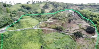 ? Lote en Venta en Palestina, Caldas

Construye tu proyecto en un entorno natural privilegiado, a solo 5 minutos del Lago Chinchiná. Ideal para quienes buscan tranquilidad y contacto con la naturaleza.

? Amplio Terreno: Con 2.500 m², este lote ofrece un espacio perfecto para desarrollar una vivienda campestre, un proyecto ecológico o una zona de descanso.

? Entorno Natural y Ubicación: Disfruta de una vista panorámica impresionante, rodeado de bosques nativos y amplias zonas verdes. Ubicado en una zona campestre con acceso pavimentado y transporte público cercano.

¡Haz realidad tu sueño de tener un espacio en medio de la naturaleza! Contáctanos para más información.


 
