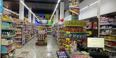 ? Edificio Comercial en Venta en el Centro de Manizales

¡Gran oportunidad de inversión en una de las zonas más dinámicas de la ciudad! Este edificio esquinero, ubicado en una vía principal del centro de Manizales, cuenta con amplios espacios ideales para uso residencial y comercial.

? Distribución y Espacios: Con un área de lote de 421 m² y una construcción de 1.620 m², el edificio cuenta con 6 apartamentos de 3 habitaciones cada uno (aprox. 120 m² c/u) y 7 locales comerciales con áreas desde 58 m² hasta 380 m².

? Áreas y Comodidades: Más de 10 baños, depósito, pisos en cerámica y mármol, gas domiciliario y servicios de agua y electricidad. Su versatilidad permite diversos usos, desde renta de viviendas hasta locales comerciales.

?‍♂️ Ubicación Estratégica: Situado en una zona comercial con alto tráfico peatonal y vehicular. Cerca de centros comerciales, universidades, oficinas y transporte público, lo que garantiza una gran visibilidad y demanda constante.

? Beneficios Adicionales: Acceso pavimentado, facilidad para personas con movilidad reducida y una ubicación exterior que potencia su atractivo comercial. Además, admite mascotas, lo que lo hace ideal para vivienda multifamiliar.

? Inversión Segura y Rentable: Ya sea para generar ingresos por alquiler o para desarrollar un proyecto comercial, este edificio ofrece múltiples oportunidades en un sector de alta valorización.

? ¡Contáctanos y agenda tu visita hoy mismo!


 
