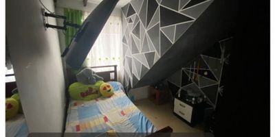 Casa con Renta en Venta en Villamaría, Caldas ??

Invierte en una propiedad con excelente rentabilidad en Villamaría. Esta casa de dos niveles cuenta con dos rentas independientes, ideal para generar ingresos desde el primer día.

Primer piso: Espacio acogedor con 3 habitaciones (2 con clóset), 1 estudio, 1 baño y cocina integral. Actualmente genera una renta de $900.000.

Segundo piso: Distribución funcional con 3 habitaciones, 1 estudio, 2 baños, 3 clósets y cocina integral. Actualmente rentado por $1.100.000.

Extras y Ubicación: Se entrega con persianas en todas las habitaciones. Ubicada en un barrio tranquilo, cerca de iglesia, colegios y supermercado.

¡Una oportunidad única para vivir y rentar en un solo lugar! Contáctanos para más información. ?


 
