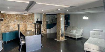 ¡Tu nuevo hogar te espera en Guayacanes!

¿Sueñas con un apartamento hermoso, moderno y listo para mudarte? ¡Este apartamento en Guayacanes es perfecto para ti!

Características:


 85 m² de espacio bien distribuidos
 2 habitaciones acogedoras ️️
 1 baño completo y moderno
 Cocina semi integral, ideal para preparar tus comidas favoritas
 Piso en porcelanato, elegante y fácil de limpiar ✨
 Gas domiciliario
 Un solo nivel, ideal para mayor comodidad
 Ubicado en el segundo piso
 Sala comedor amplia y luminosa
 Armarios empotrados para optimizar el espacio
 Citófono/intercomunicador para mayor seguridad
 Garaje cubierto para tu vehículo
 Vista panorámica


Beneficios:


 Cerca de centros comerciales, colegios, universidades y parques
 Fácil acceso a transporte público
 Zona residencial segura y tranquila ‍♀️
 ¡Aprovecha ahora! Oportunidad única de adquirir un apartamento de ensueño


¡No pierdas esta oportunidad!

Contáctanos hoy mismo y agenda una visita.


 

¡Te esperamos!

#Manizales #Guayacanes #Apartamento #Venta #Inmobiliaria #Colombia
