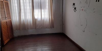 ? ¡Gran Oportunidad de Inversión! Casa Lote en el Centro de Manizales ?

Descubre este espectacular terreno ubicado en una de las zonas más privilegiadas de Manizales, cerca de la Cámara de Comercio y a solo una cuadra y media de la Carrera 23. Este terreno ofrece un sinfín de posibilidades para construir la casa de tus sueños o desarrollar un proyecto residencial o comercial en una ubicación estratégica.

? Características del Terreno:


 Ubicación: Centro de Manizales, en una zona residencial y comercial altamente cotizada.
 Área del Lote: Se trata de un lote con todas las facilidades de servicios básicos como agua, electricidad y gas domiciliario.
 Accesibilidad: Cuenta con acceso pavimentado y está adaptado para personas con discapacidad.
 Entorno: Rodeado de centros comerciales, colegios/universidades y parques, garantizando una vida cómoda y activa en el corazón de la ciudad.


?️ Potencial de Desarrollo:


 Este terreno es ideal para construir la casa de tus sueños o para desarrollar un proyecto residencial o comercial, gracias a su excelente ubicación y las múltiples posibilidades que ofrece.


? Inversión Inteligente:


 Una inversión en este terreno te brindará la oportunidad de formar parte del crecimiento y desarrollo continuo del centro de Manizales, una zona con alto potencial de valorización.


¡No pierdas la oportunidad de adquirir este increíble terreno y convertir tus sueños en realidad! Contáctanos ahora mismo para más información y para programar una visita.


 

¡Estamos aquí para ayudarte a hacer realidad tus proyectos inmobiliarios en el corazón de Manizales! ??
