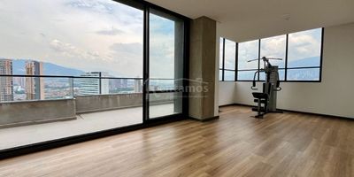 Apartamento en venta en Envigado, Mayorca, Área 64 M2. Cerca al cc Mayorca, estación Metro Sabaneta y av Las Vegas, fácil acceso. La urbanización cuenta con portería 24/7, terraza, sauna, jacuzzi, turco y gimnasio. Con 1 habitación, 2 baños, estudio, cocina integral, zona de ropas, sala-comedor amplia y balcón con vista panorámica. Además, cuenta con parqueadero privado y cuarto útil. ¡Agenda tu visita hoy mismo y encuentra tu nuevo hogar! Descubre más propiedades en: www.rentamospropiedadraiz.com- Código: 776041