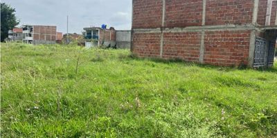 Te presentamos una excelente oportunidad de inversión en Jamundí, Villa Pime etapa 3, Valle del Cauca. Este lote se encuentra ubicado en una zona de creciente valorización, ideal para construir tu hogar o para desarrollar un proyecto inmobiliario rentable.

Con un área total de 72 M2, este terreno ofrece un amplio espacio para construir la casa de tus sueños o para crear un conjunto residencial atractivo para potenciales compradores o inquilinos.

Su área privada de 72 M2 es perfecta para cualquier tipo de construcción, permitiéndote diseñar y distribuir los espacios a tu gusto y necesidades. ¿Quieres una casa de varios pisos? ¿Un apartamento de lujo? ¡Las posibilidades son infinitas en este lote!

Además, su ubicación estratégica te permite disfrutar de un entorno tranquilo y seguro, rodeado de parques, ideales para pasear, hacer ejercicio o simplemente relajarte en contacto con la naturaleza. También cuenta con un excelente acceso al transporte público, lo que facilita tus desplazamientos hacia cualquier parte de la ciudad.

Si eres amante del deporte, estarás encantado con este lote, ya que se encuentra cerca de zonas deportivas como canchas de fútbol y más. Vivir aquí te brindará la oportunidad de llevar una vida activa y saludable, a solo unos pasos de tu hogar.

Por último, pero no menos importante, destacamos que este lote se encuentra en una exclusiva zona residencial, rodeada de hermosas casas y edificios de alta calidad, lo que garantiza un ambiente seguro, cómodo y de alto nivel para ti y tu familia.

No pierdas esta oportunidad de adquirir un lote con todas estas características a un precio asequible. ¡Contáctanos ahora mismo y conoce más detalles sobre esta excelente propiedad en Jamundí, Valle del Cauca!
