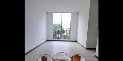 Se vende apto al norte de Cali, ubicación estrategica. 75 mts2 consta de sala, comedor, cocina, tres habitaciones la principal con baño, baño social. Salón social

