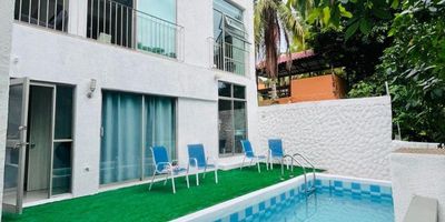 COSIGO INTERNO 26905 EN TRUBACO, se encuentra esta imponente casa de 5 habitaciones y 3 baños, con una extensión de 323 metros cuadrados. Su diseño arquitectónico combina elegancia y funcionalidad, creando un ambiente acogedor y sofisticado. Cada rincón de esta propiedad refleja calidad y buen gusto, desde sus amplias habitaciones hasta sus modernos baños. El parqueadero privado brinda comodidad y seguridad a sus residentes. Con una ubicación privilegiada y espacios bien distribuidos, esta casa es el lugar ideal para quienes buscan un hogar de ensueño en una zona exclusiva. Vive la experiencia de lujo y confort en cada detalle de esta magnífica propiedad.