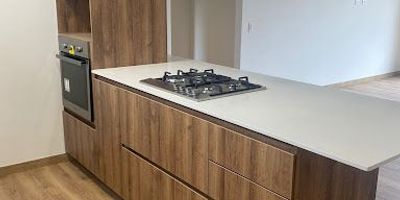 APARTAMENTO PARA ARRIENDO EN SECTOR POBLADO PALMAS CERCA AL TUNEL DE ORIENTE, APARTAMETO PARA ESTRENAR, DE 2 ALCOBAS CON BAÑOS PRIVADOS MAS UN BAÑO SOCIAL,BALCON,ZONA DE ROPAS, COCINA INTEGRAL, 2 PARQUEADEROS CUBIERTOS, 1 CUARTO UTIL, PORTERIA LAS 24 HORAS, ZONAS COMUNALES, SALON SOCIAL,GIMNACIO,PISCINA,ZONAS VERDES,PARQUE INFANTIL, EXCELENTE RUTAS DE TRANSPORTE CODIGO DEL INMUEBLE 1376-1