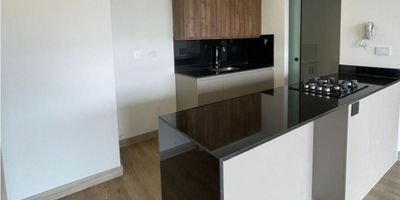 Apartamento en Venta en Rionegro, vive rodeado de naturaleza y tranquilidad en este moderno apartamento en Rionegro, Antioquia. Con 82.59 m², ofrece una distribución ideal con 2 habitaciones y 2 baños, cocina integral, armarios empotrados y zona de lavandería con turco. Ubicado en una urbanización con vigilancia 24/7, disfrutarás de gimnasio, zonas verdes, parqueadero para visitantes y área infantil. Su excelente ubicación te conecta con centros comerciales, colegios y universidades. ¡No pierdas esta oportunidad! Contáctanos y agenda tu visita.

Recuerda que te ayudamos en todo el proceso de tu crédito de vivienda!
