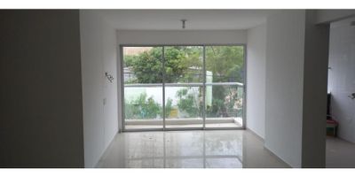 APARTAMENTO EN VENTA , ALTO BOSQUE

REPARTO: Sala, comedor, Cocina cerrada integral, 1 Alcoba principal + closet, 2 Alcoba adicional + closet, 2 Baño social o compartido, Zona de labores, Balcón y Garaje.

AMENIDADES DEL EDIFICIO: Ascensor en cada bloque, puertas electricas en semisotano, parque infantil, salon comunal, piscina, B.B.Q, parqueadero de visitantes, planta electrica de emergencia, subestacion electrica, vigilancia privada, circuito de television, lobby, senderos de recreacion en el edificio, zonas verdes. 

CODIGO WASI 8938442
