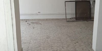 Local Comercial en arriendo y venta ubicado en el barrio Los Ángeles, Cartagena, Bolívar. Este inmueble, con un área de 325 m², dispone de un baño y un práctico patio. Ideal para establecer su negocio en una zona de estrato 6 en Cartagena. Cuenta con una antigüedad de 50 años. El precio de venta es de $1.800.000.000 y el canon de arriendo de $9.000.000. Interesados en este Local Comercial en Los Ángeles, Cartagena, pueden contactarnos para más detalles sobre las opciones de whatsapp, quiero que me contacten o ver teléfonos.