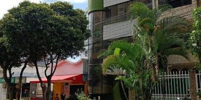 ARRIENDO EL PRADO APARTAMENTO DOS ALCOBAS  EN PRIMER PISO, RECIENTEMENTE REMODELADO CON MODERNOS Y ATRACTIVOS ESPACIOS BIEN DISTRIBUIDOS, UBICADO EN UN SECTOR RESIDENCIAL CON COMODAS VÍAS DE ACCESO Y MUY CERCANO A LA VÍA PRINCIPAL CRA. 33. PROGRAME SU VISITA SIN COSTO CON NUESTROS ASESORES COMERCIALES LLAMANDO AL TEL. 6076852828 EXT. 1.