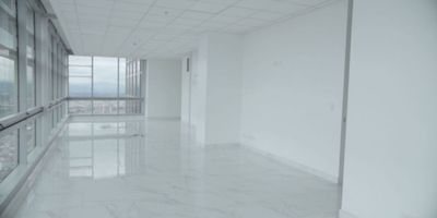 Oficina con excelente ubicacion en prestigioso parque empresarial de la localidad de Usaquen, cuenta con un area de 275.11 mts² y 5 parqueaderos.

Contactanos para mas informacion.
