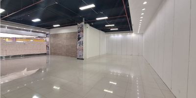 Local en arriendo centro comercial paseo villa del rio, cuenta con un area de 323 m2 ubicado en un segundo piso, excelente vitrina comercial.

Contactanos para mas informacion.
