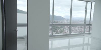 Oficina con excelente ubicacion en prestigioso parque empresarial de la localidad de Usaquen, cuenta con un area de 458.17 mts², 6 parqueaderos sencillos y 1 parqueadero doble.

*Valor unitario Parqueadero sencillo: $50,000,000
*Valor Parqueadero doble: $90,000,000

Contactanos para mas informacion.
